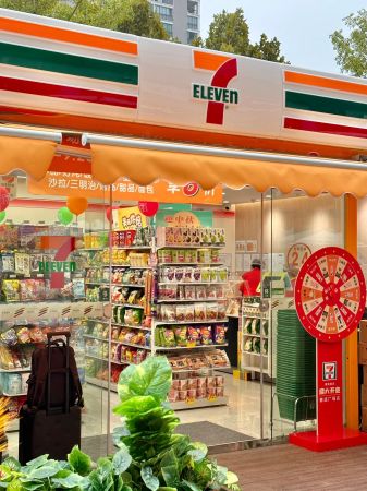 7-Eleven：全球便利店巨头的创新与本土化之路(图1)